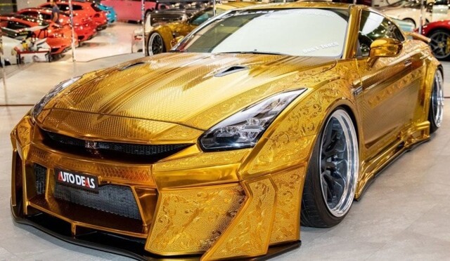 Уникальный «золотой» Nissan GT-R с узорами на кузове продается в Дубае