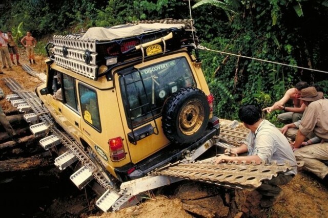 Были же времена! Вспоминаем легендарный марафон Camel Trophy и классические внедорожники Land Rover