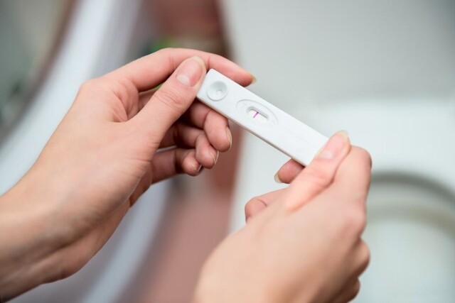 В силу каких причин тест на беременность может быть отрицательным при недельной задержке?
