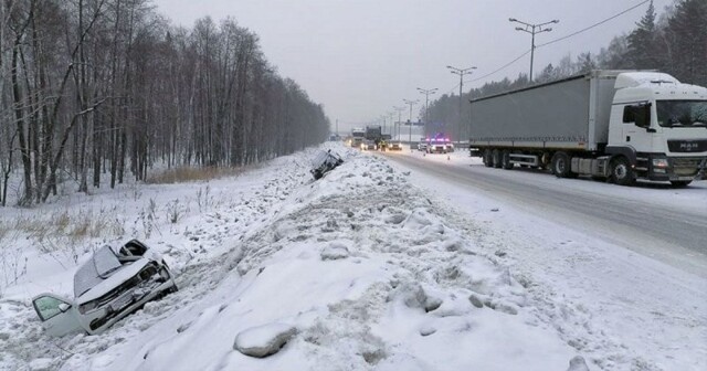 Авария дня. Четыре человека пострадали в ДТП на трассе в Свердловской области