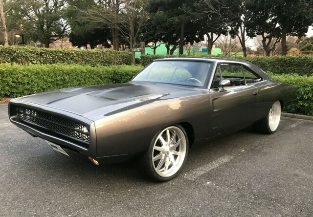 Чистый рестомод Dodge Charger 1970 года с двигателем V8, который стоит почти 300 тысяч долларов