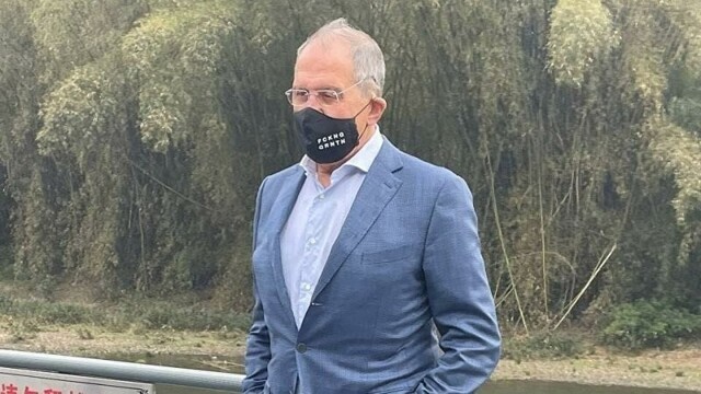 Сергей Лавров посетил Китай в маске с надписью FCKNG QRNTN