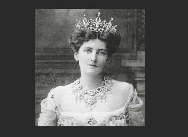 Как корона Романовых оказалась на голове английской королевы