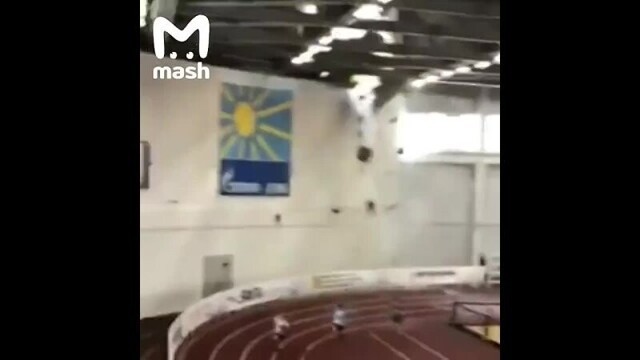 В Кирове крыша спорткомплекса обрушилась прямо во время соревнования — жертв нет