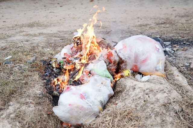 Представляет ли опасность сжигание пластиковых отходов?