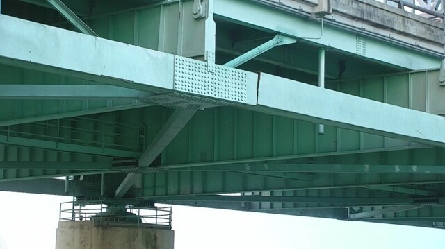 В США треснул мост, соединяющий два штата