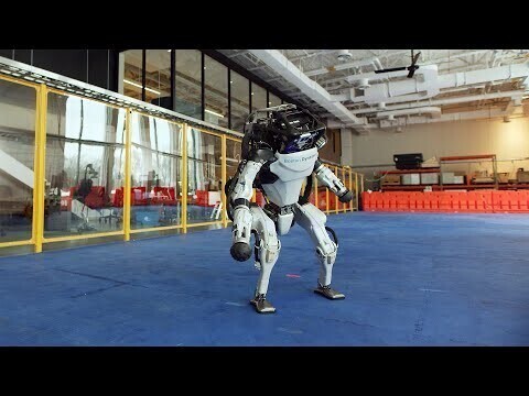 Роботы от Бостон Динамикс танцуют на новый год