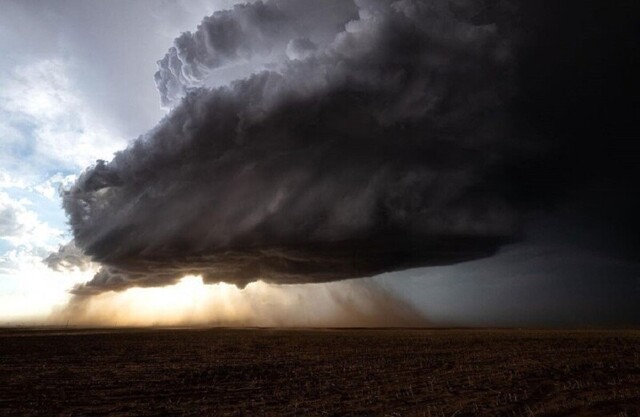 Невероятные фото охотника за бурями