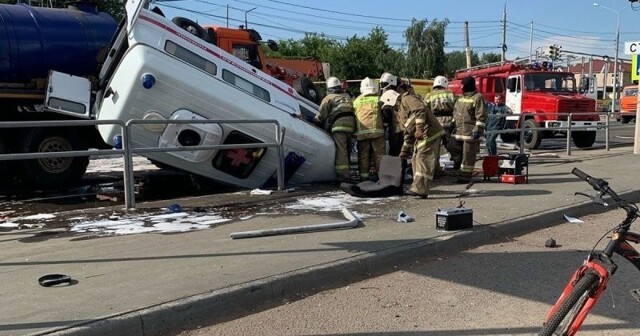 Авария дня. Смертельное ДТП со "скорой" в Самарской области 