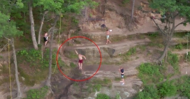 Больно получилось: парень прыгнул со скалы в реку и немного не долетел