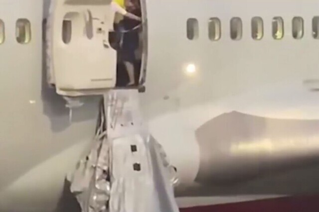 В Шереметьево пассажир вскрыл аварийный выход из-за жары в самолете