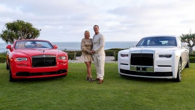 Супруги отпраздновали годовщину свадьбы с изготовленными для них на заказ эксклюзивными Rolls-Royce