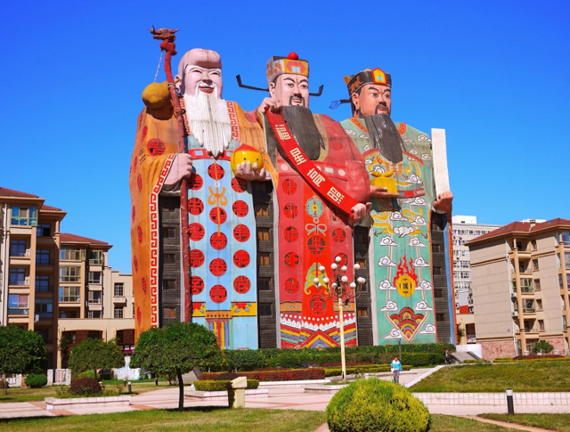 Отель, который построен в виде трех китайских святых