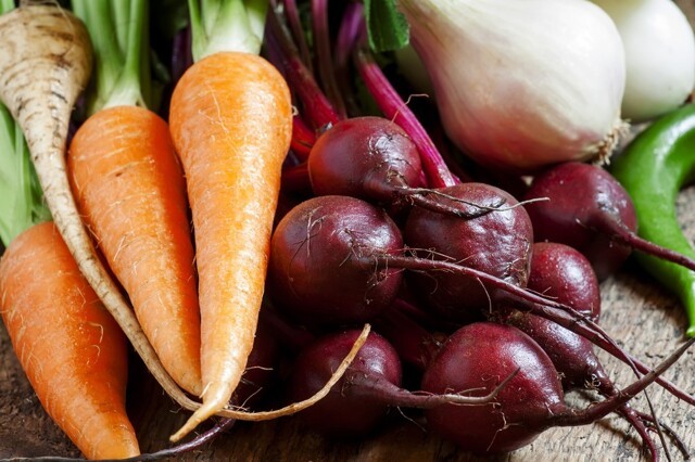 Борщ недоступен: причины роста цен на свеклу, морковь и картофель