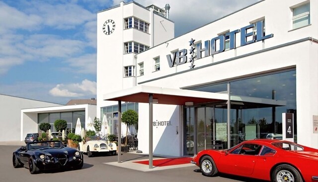 Отель V8 в Штутгарте — мечта автолюбителя