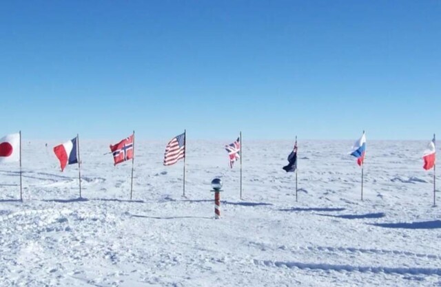 Сколько флагов стоит на Северном полюсе