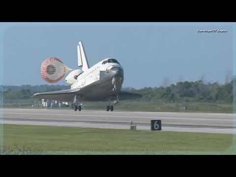 Космический шаттл Атлантис приземляется в Космическом центре имени Кеннеди в последний раз