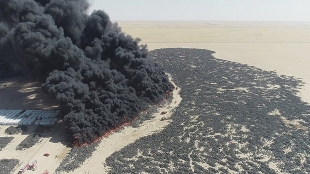 В Кувейте загорелась самая большая в мире свалка шин