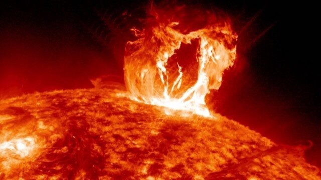 В одном из солнечных протуберанцев астрономы узрели грядущего всадника апокалипсиса