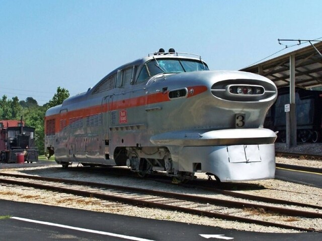 Футуристический дизельный локомотив Aerotrain от General Motors