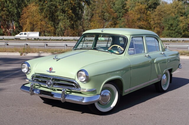 10 октября 1956 выпущен первый серийный автомобиль Газ-М21 «Волга»