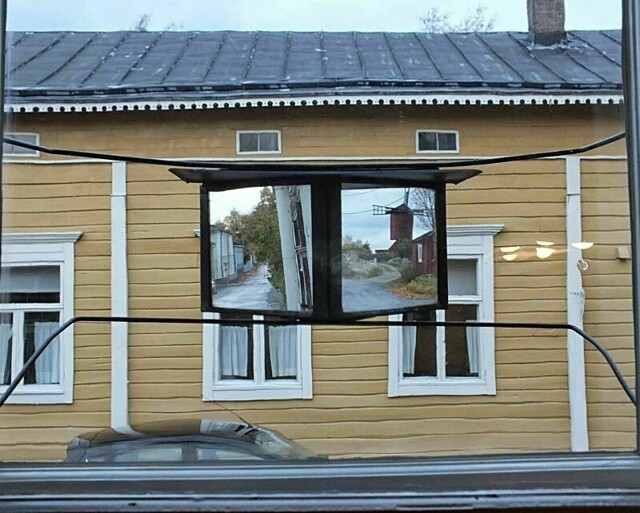 Зачем шведам нужны зеркала за окнами?