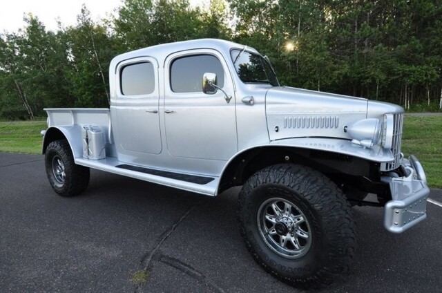 Рестомод Dodge Power Wagon 1941 года продан более чем за четверть миллиона долларов