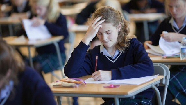 В Британии хотят избавить учеников от «сложных» заданий на экзаменах