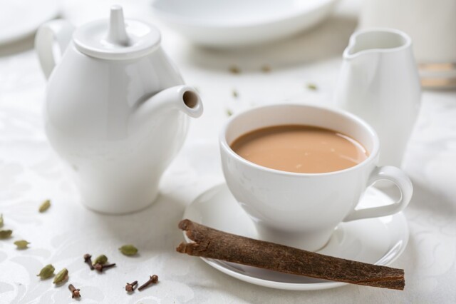 Чай с молоком: гармоничный дуэт или вынужденная мера?