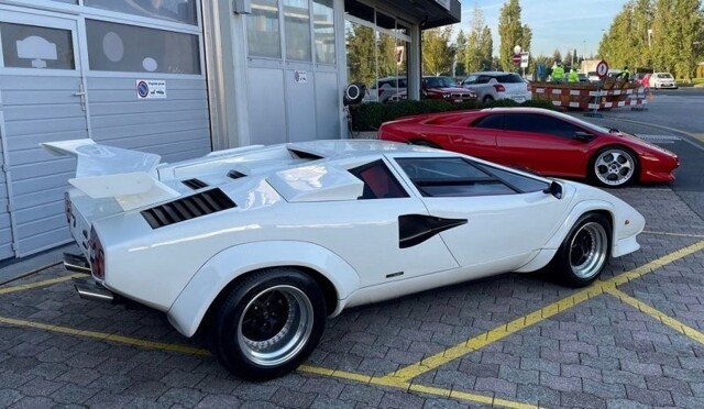 Этот Lamborghini Countach слишком дешевый, чтобы быть настоящим