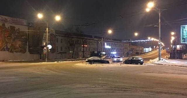 Пьяный водитель "Мерседес" столкнулся с "Фольксваген" в Вологде