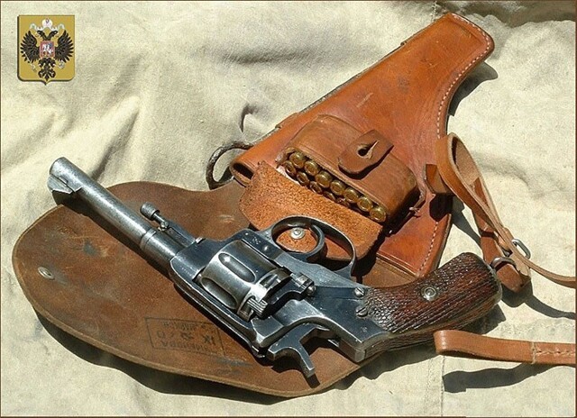 Кобура для 3-линейного револьвера, установленная для офицерского походного снаряжения обр. 1912 г