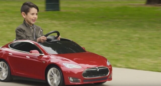 Ребенок за рулем Tesla привлек внимание ГАИ
