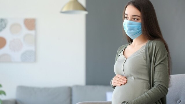 Медики заявили, что если беременная женщина не привилась от COVID-19 и переболела, то у ребёнка снизится интеллект