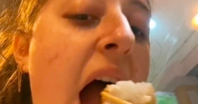 Жадность - это плохо: женщина объелась роллами на шведском столе