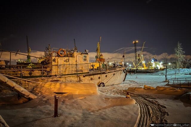 «Корабль-призрак», который много лет стоит  в порту Петербурга