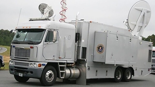 Взгляните на 27-тонный бывший мобильный командный центр ФБР, который недавно продали