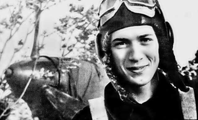 Как в своем первом бою советский летчик сбил немецкий самолет, совершил таран, убил одного немца и еще одного взял в плен