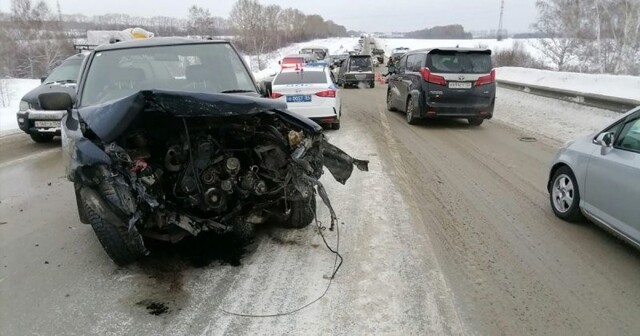 Авария дня. В Новосибирской области водитель минивэна вылетел на встречную полосу и погубил двух человек