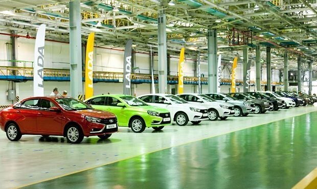 «АвтоВАЗ» на фоне введения новых санкций поднял цены на автомобили на 15-30%