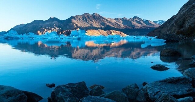Тающий ледник поднимает Патагонию