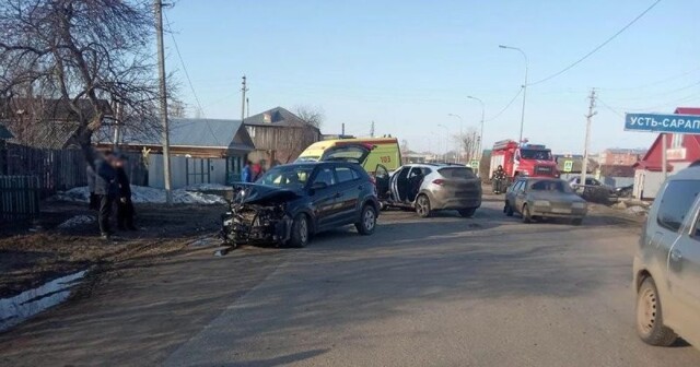 Авария дня. Пьяный водитель устроил лобовое столкновение в Удмуртии