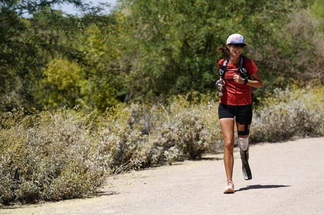 Женщина пробежала 102 марафона за 102 дня, при этом имея лишь одну ногу