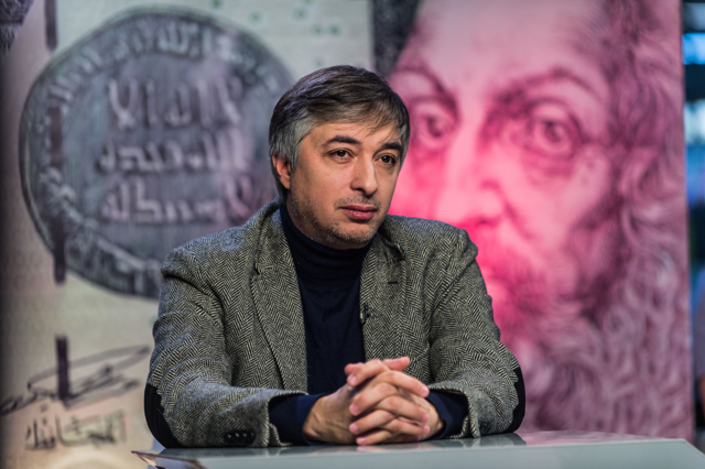 "Думал, тяжело уезжать, но нет!": знаток Аскеров, объявленный в розыск, не собирается возвращаться в Россию