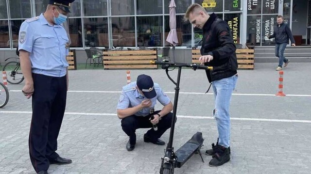 Тысячи курьеров на самокатах пойманы сотрудниками ГИБДД в Москве в выходные