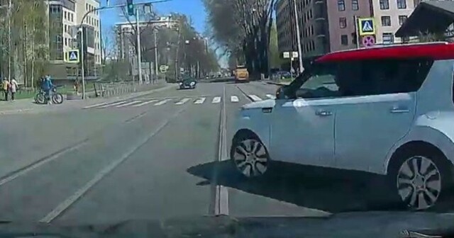 Попытка повернуть в неположенном месте обернулась ДТП в Санкт-Петербурге