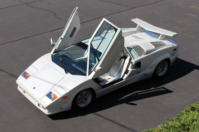 Великолепный Lamborghini Countach, выпущенный к 25-летию марки, выставлен на аукцион