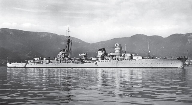 Не дождавшийся запланированного рандеву легкий крейсер «Дука д’Аоста»