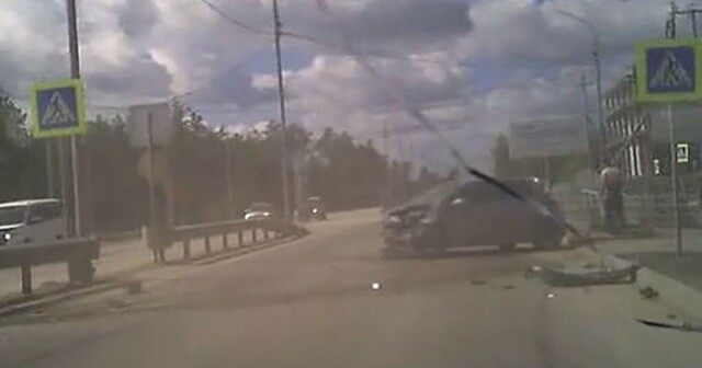 В Якутске лихач разбил свой автомобиль, чтобы не сбить пешехода