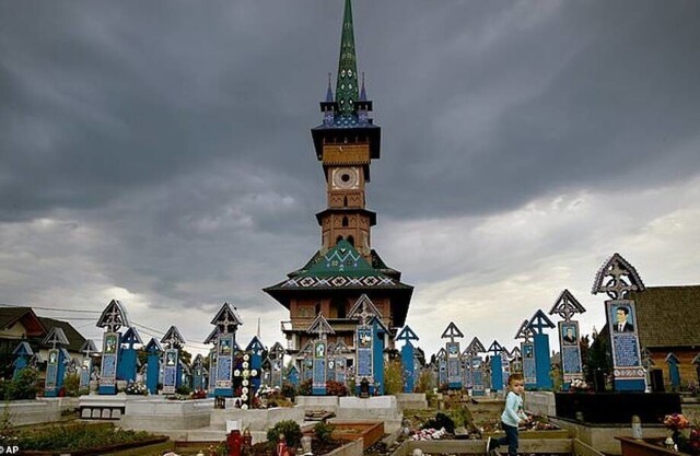Любопытные снимки кладбища, которое находится в Румынии
